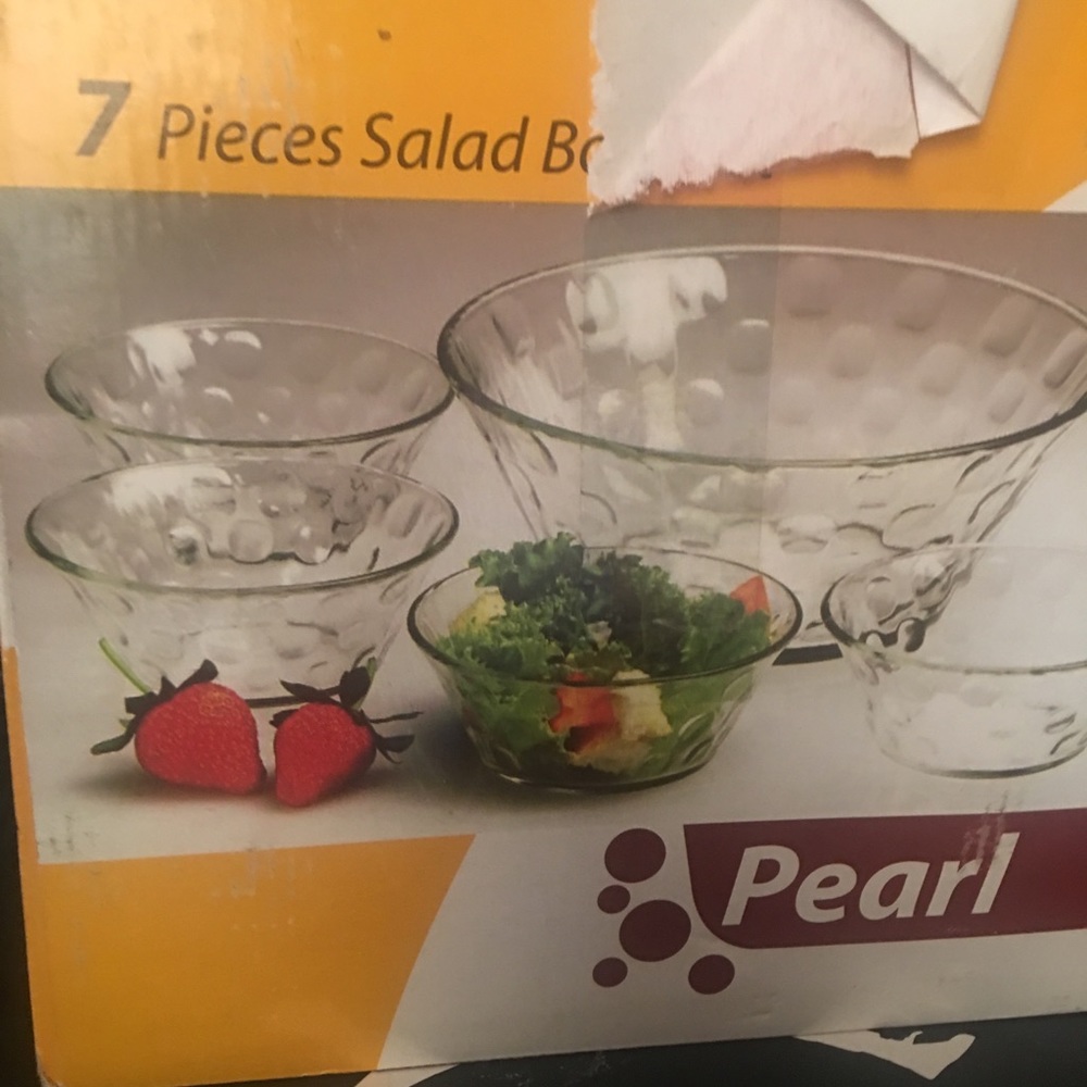 7 piece salad bowl set!